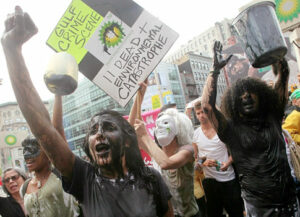 100009392MT008_PROTESTERS_D